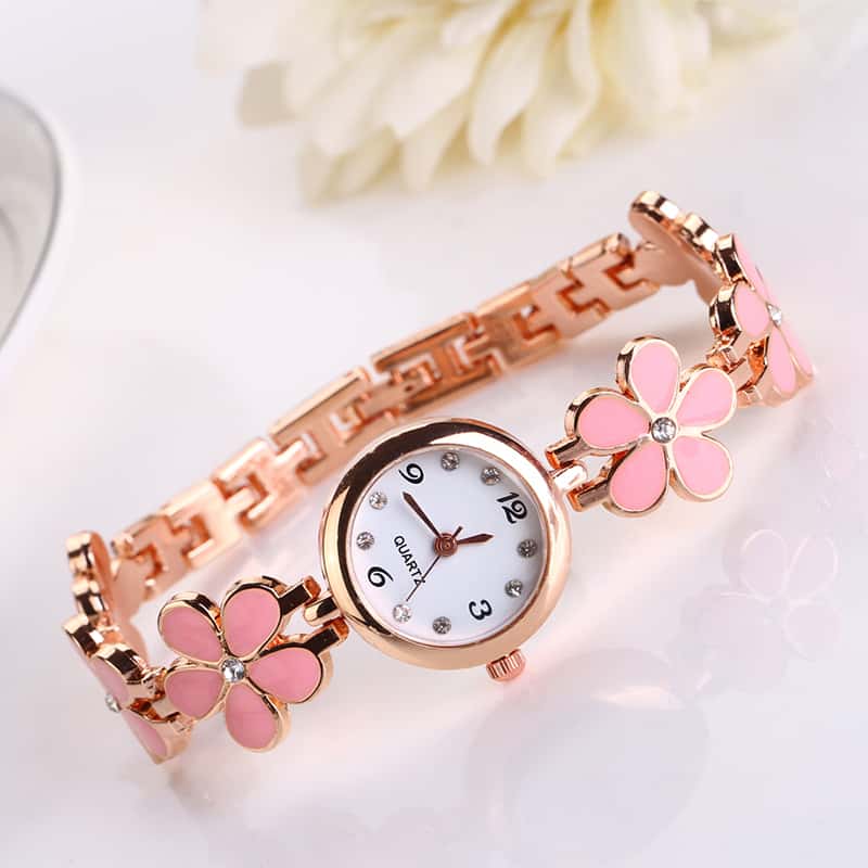 Đồng hồ kèm lắc cổ tay
