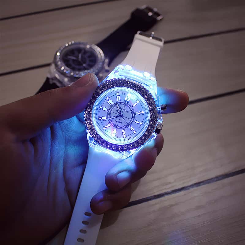 Đồng hồ phát sáng thạch anh