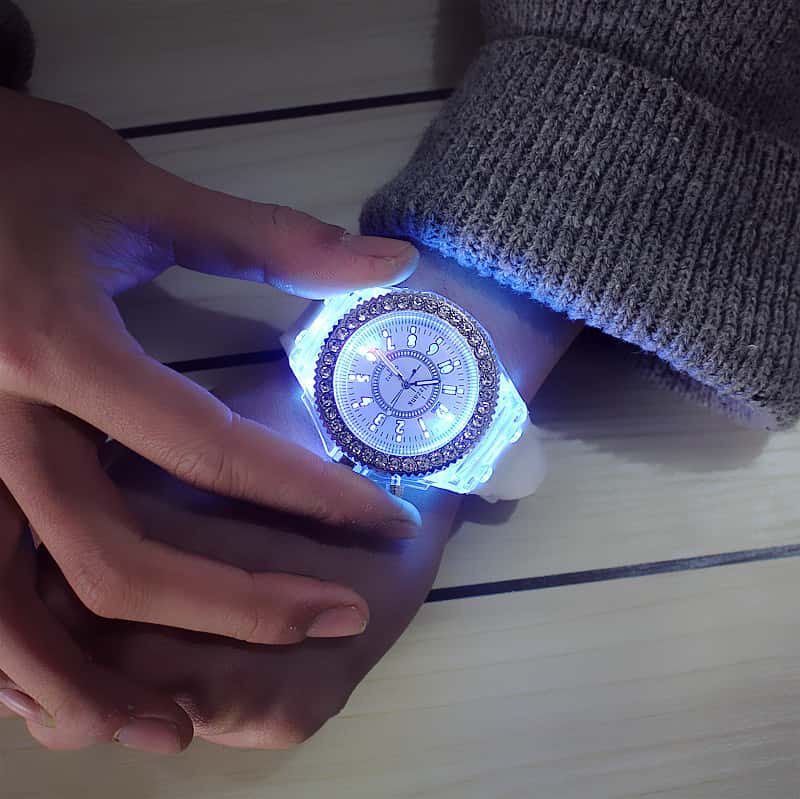 Đồng hồ phát sáng thạch anh